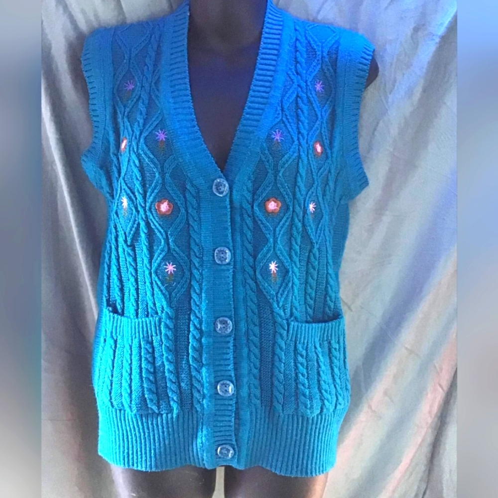 Women's buttoned vest